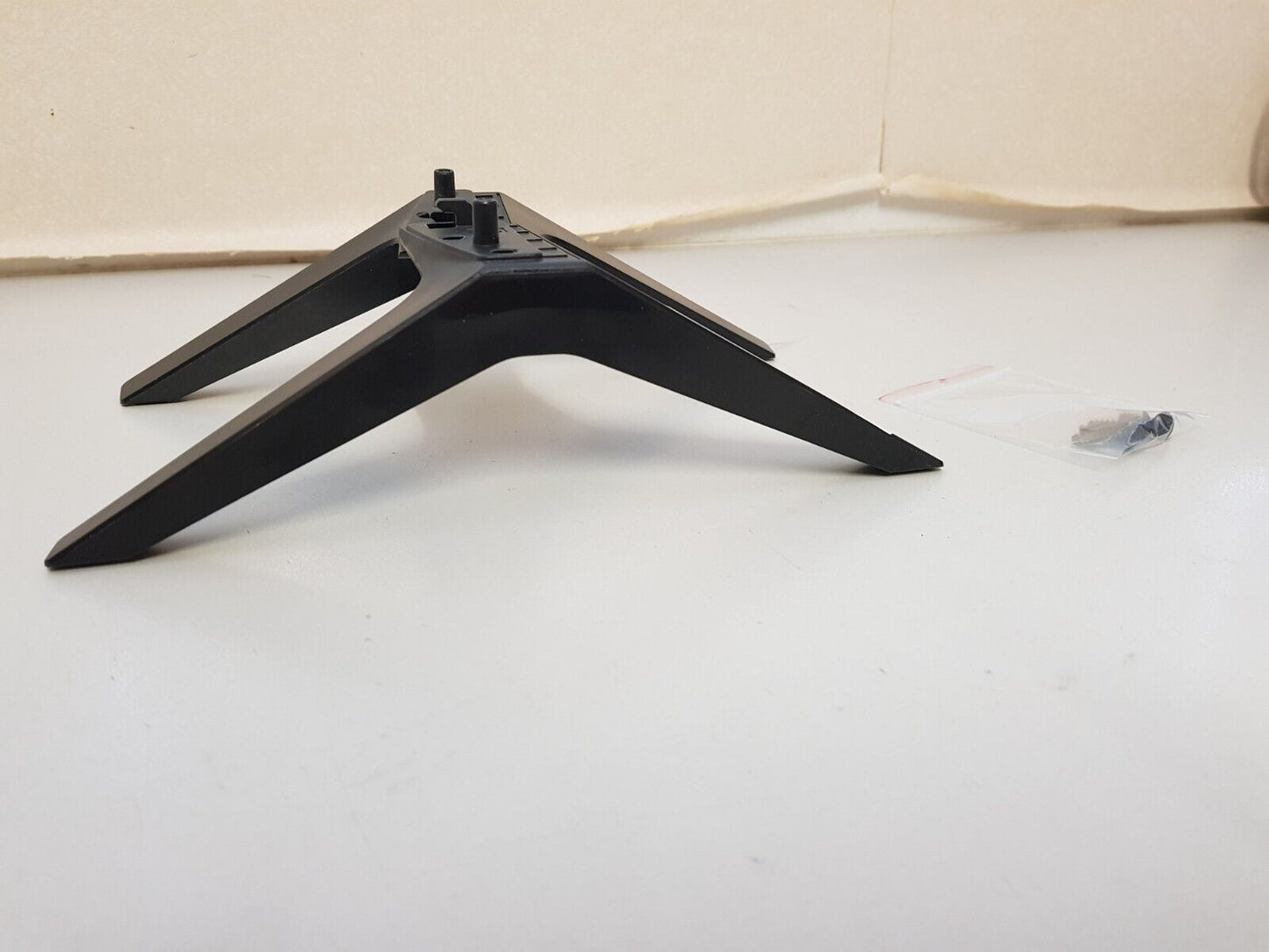 GENUINE LG 55UK6500 L&R FEET & SCREWS