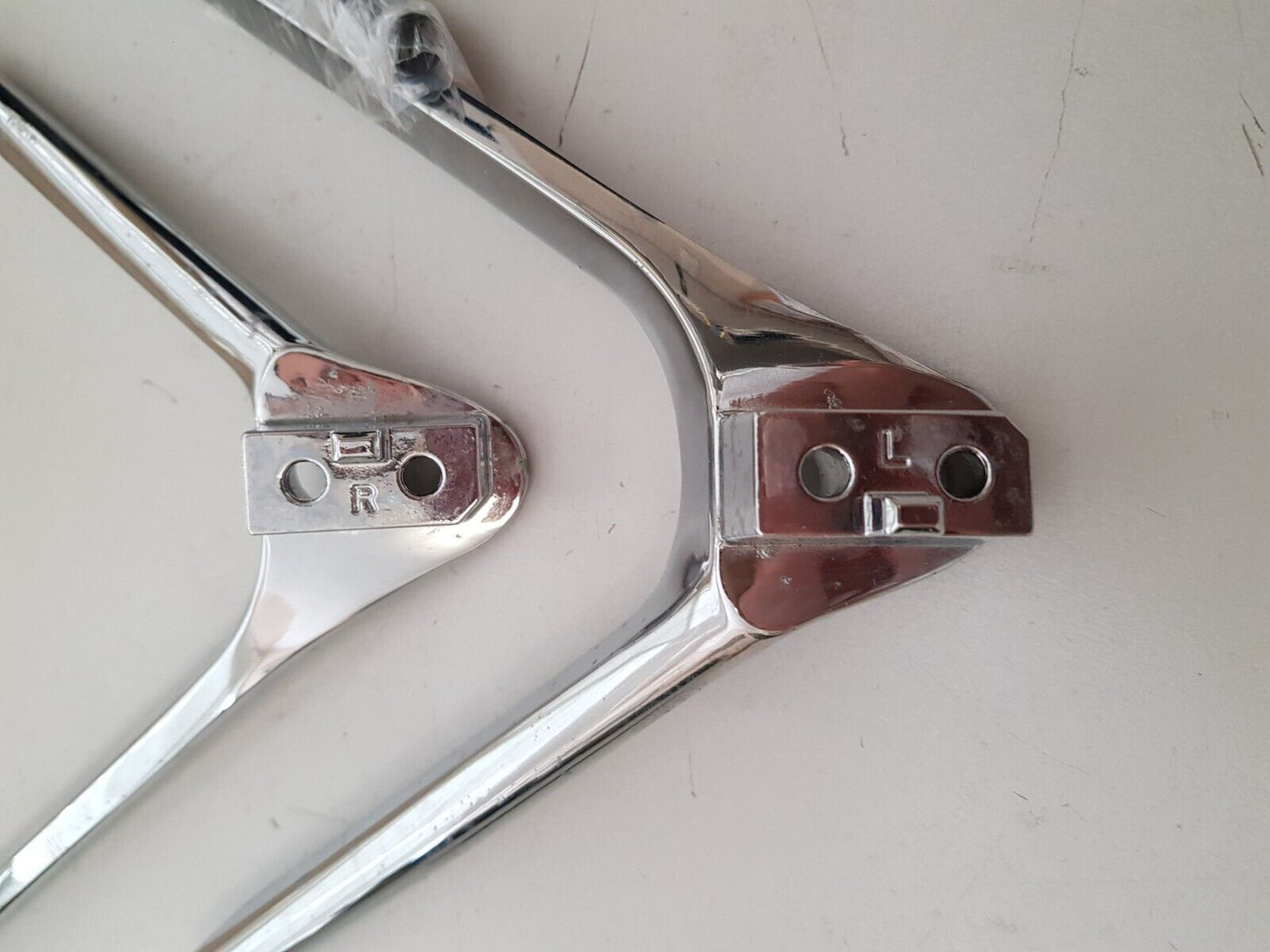 GENUINE HISENSE 50RG L&R FEET & SCREWS
