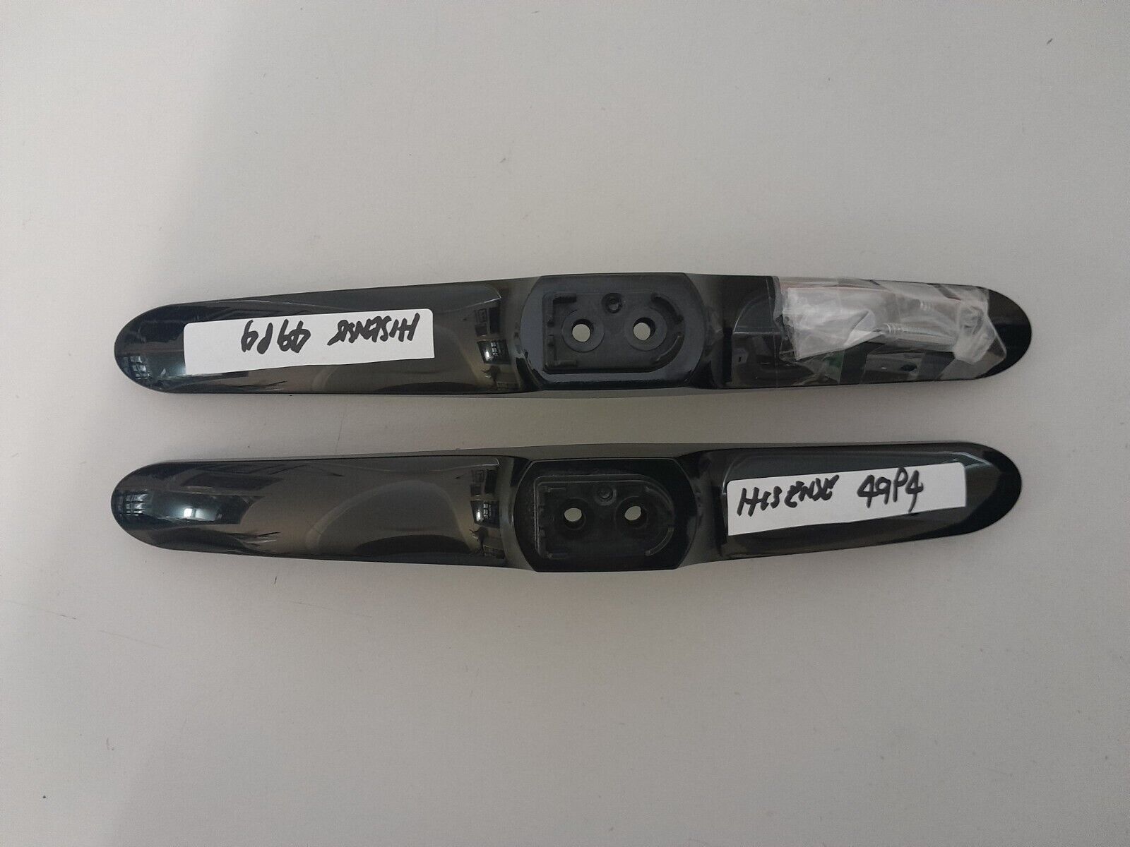 GENUINE HISENSE 49P4 L&R FEET & SCREWS