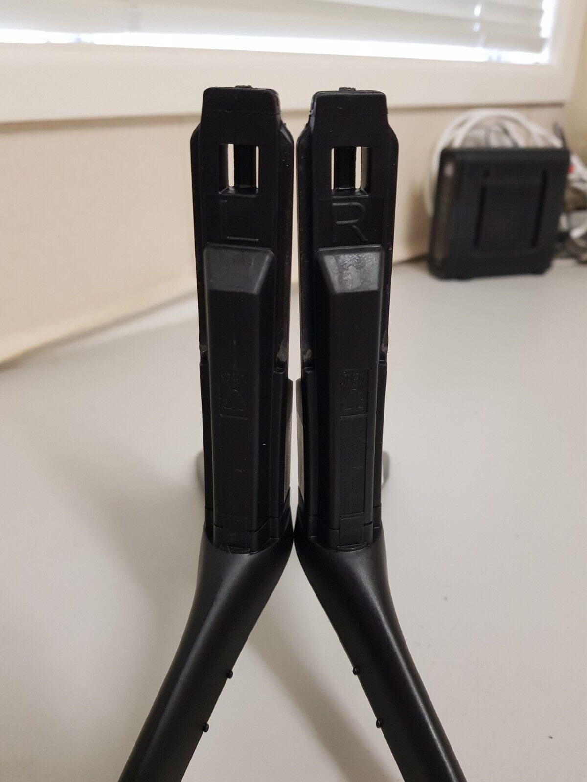 GENUINE SAMSUNG UA50TU8000 UA55TU8000 L&R FEET BN63-18575 BN63-18576