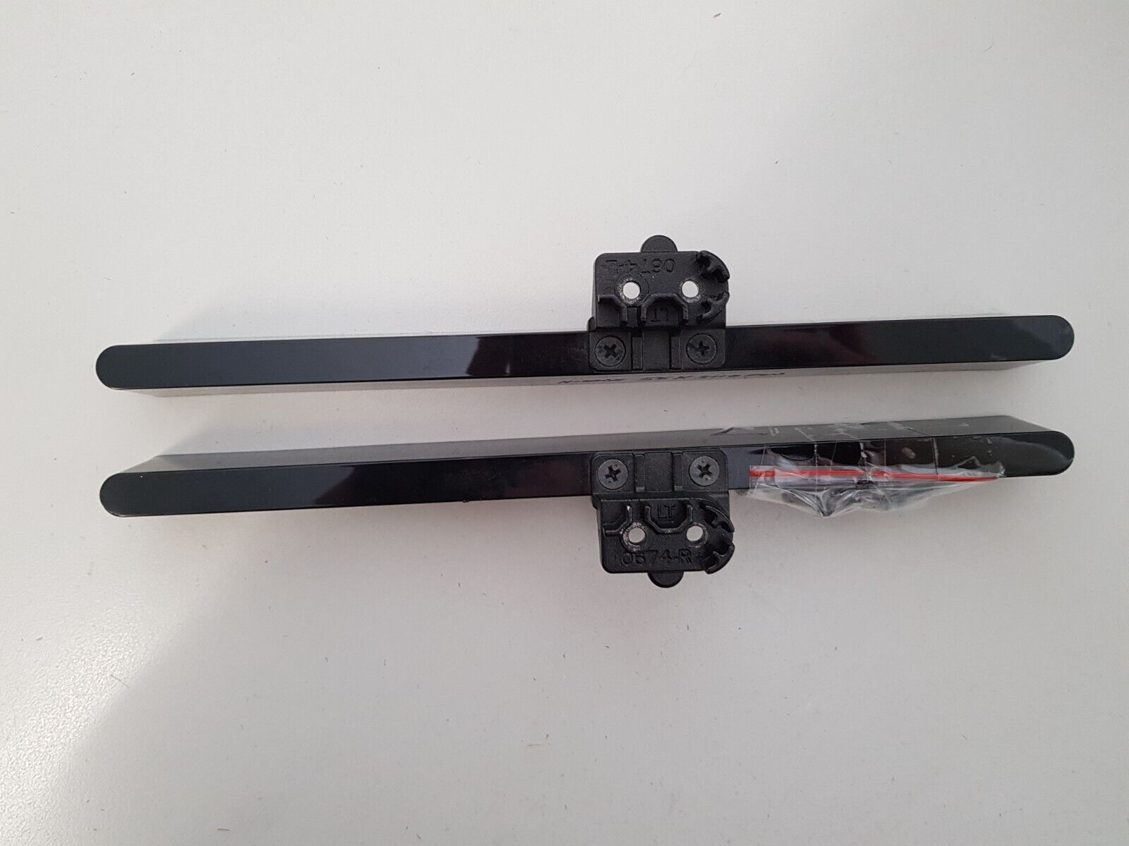 GENUINE HISENSE 55K3110PW L&R FEET & SCREWS