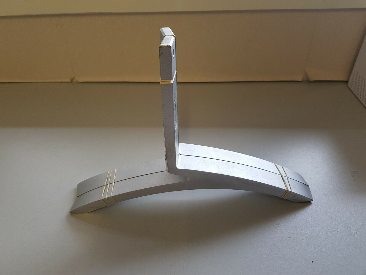 GENUINE HITACHI 65R8 L & R FEET