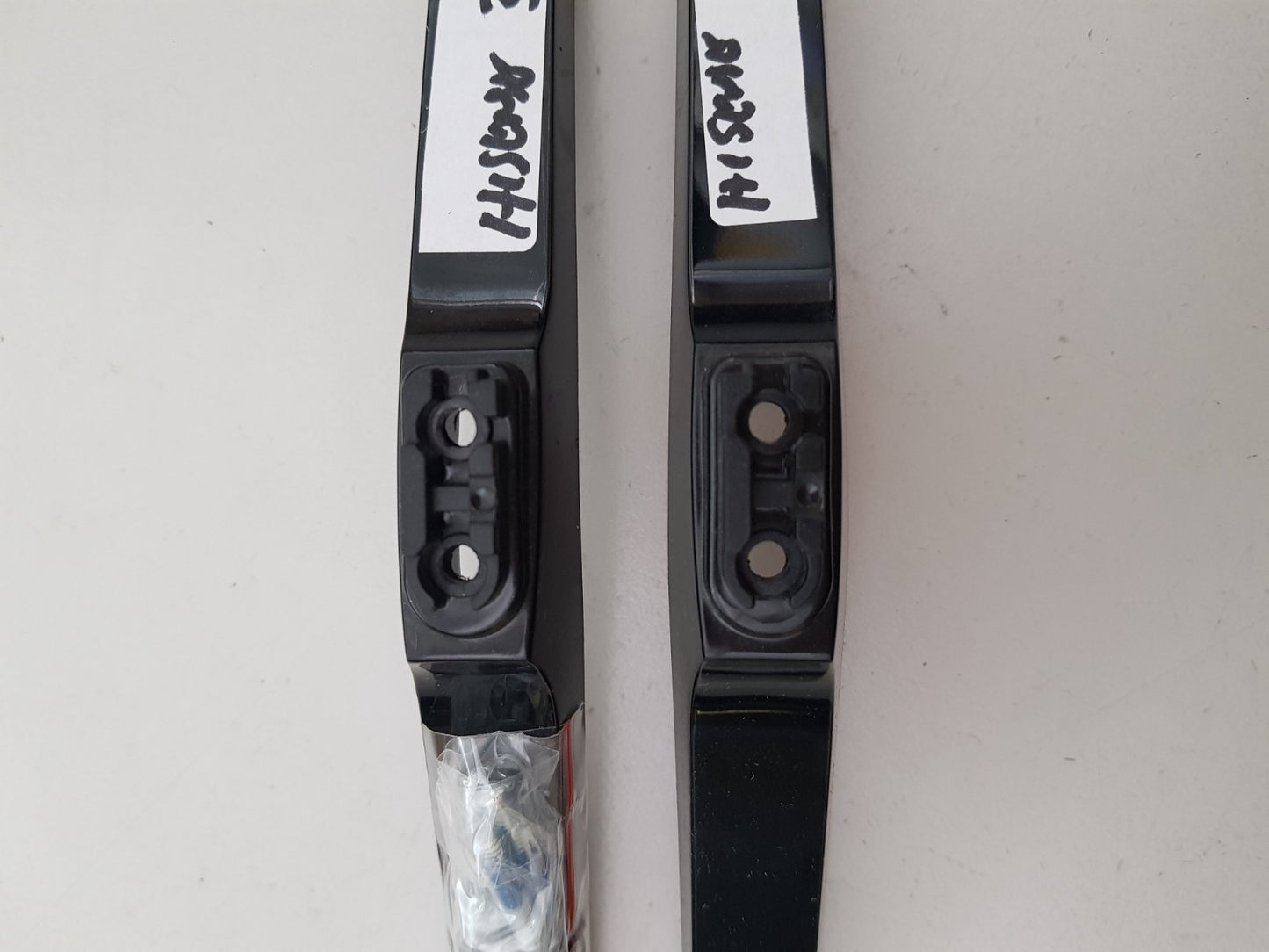 HISENSE 39P4 L&R FEET & SCREWS