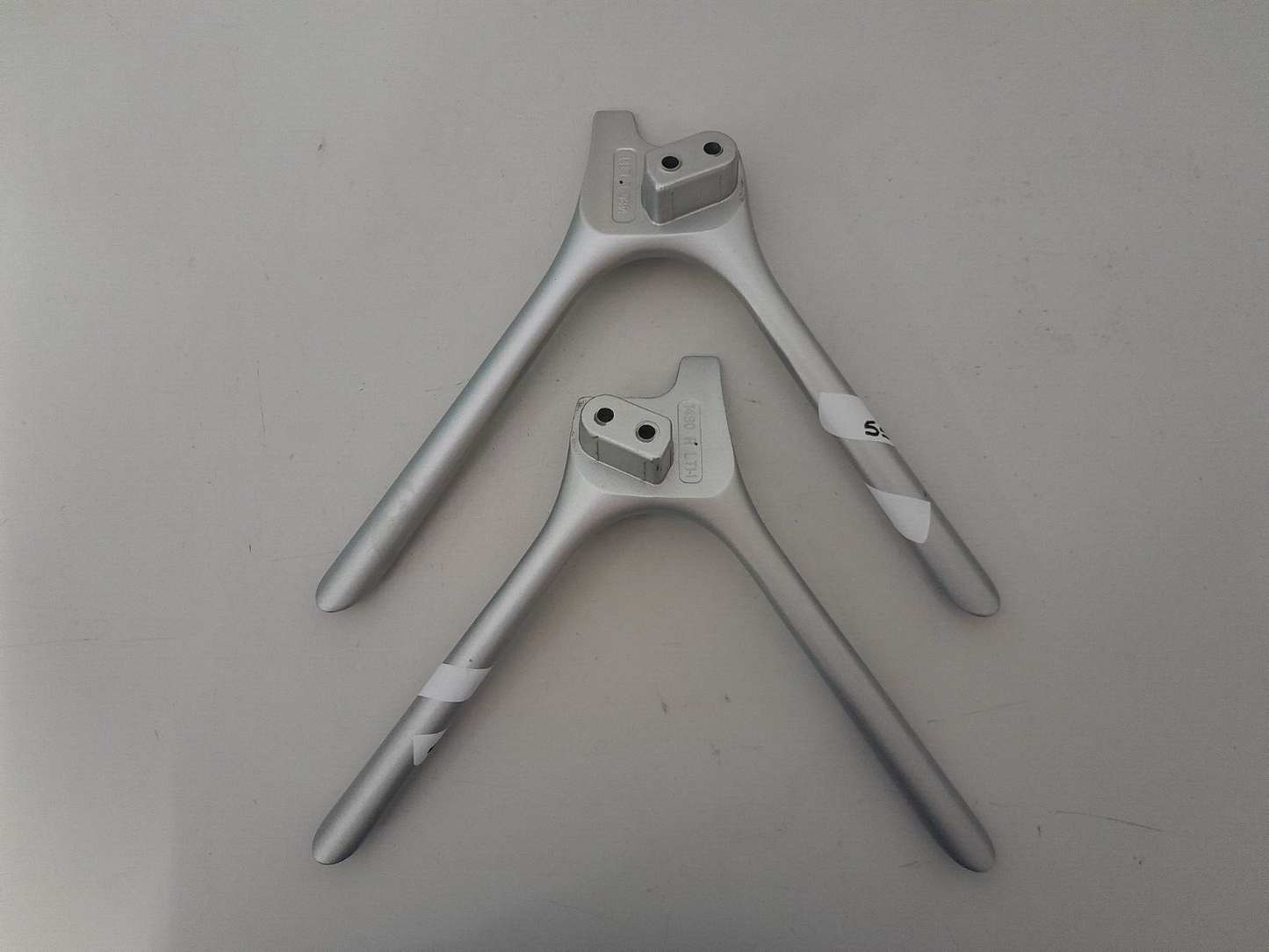 GENUINE HISENSE 55R6 L&R FEET