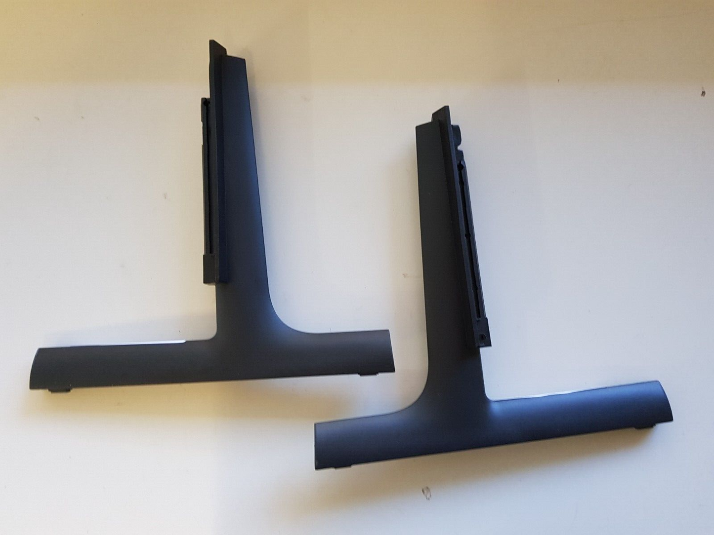 GENUINE SAMSUNG QA55LS03A L&R FEET