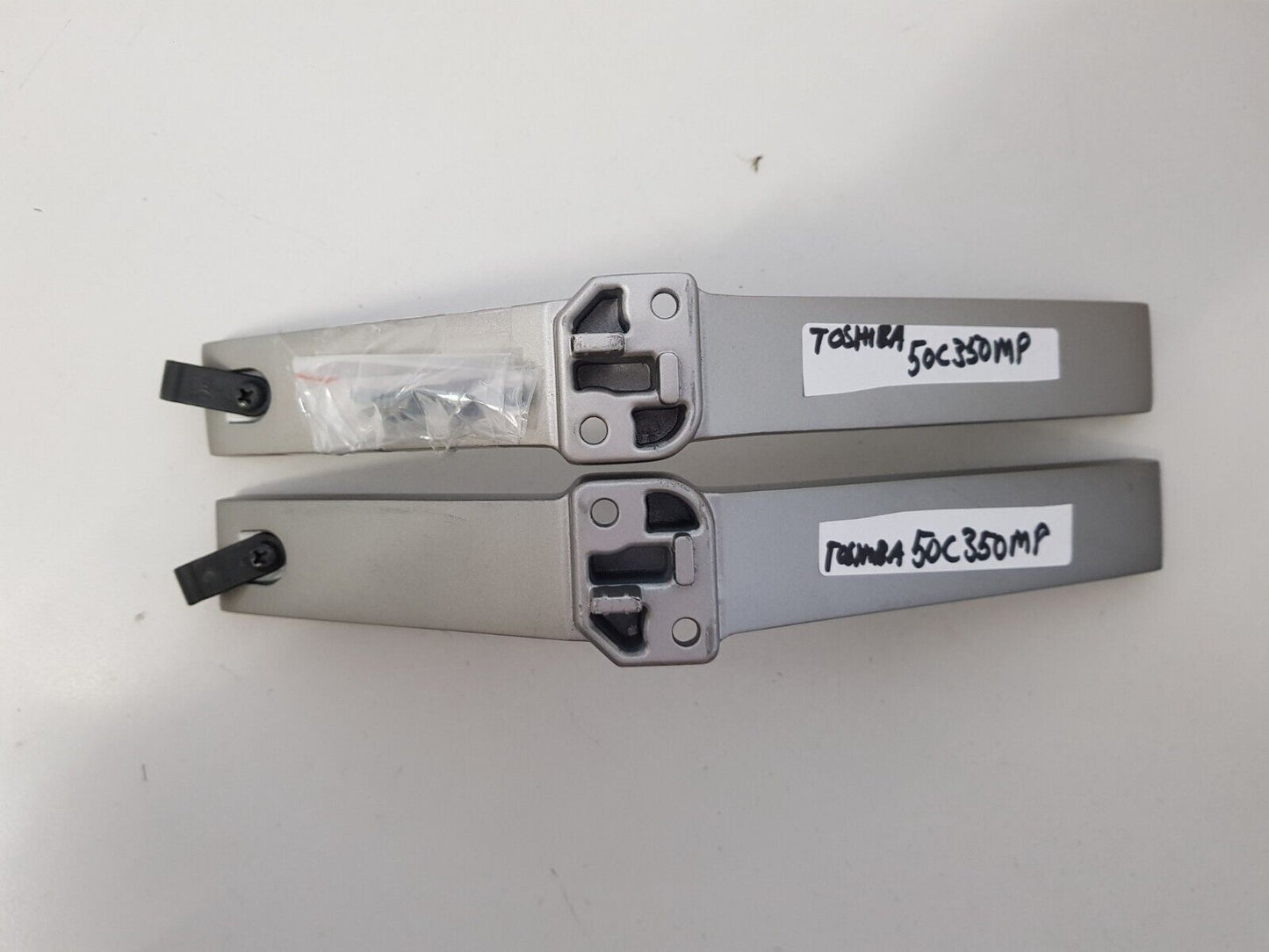 GENUINE TOSHIBA 50C350MP L&R FEET & SCREWS