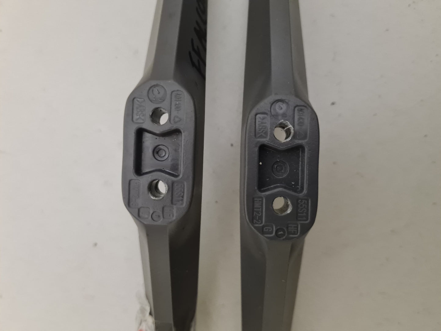 GENUINE FFALCON FF55U65 L&R FEET & SCREWS