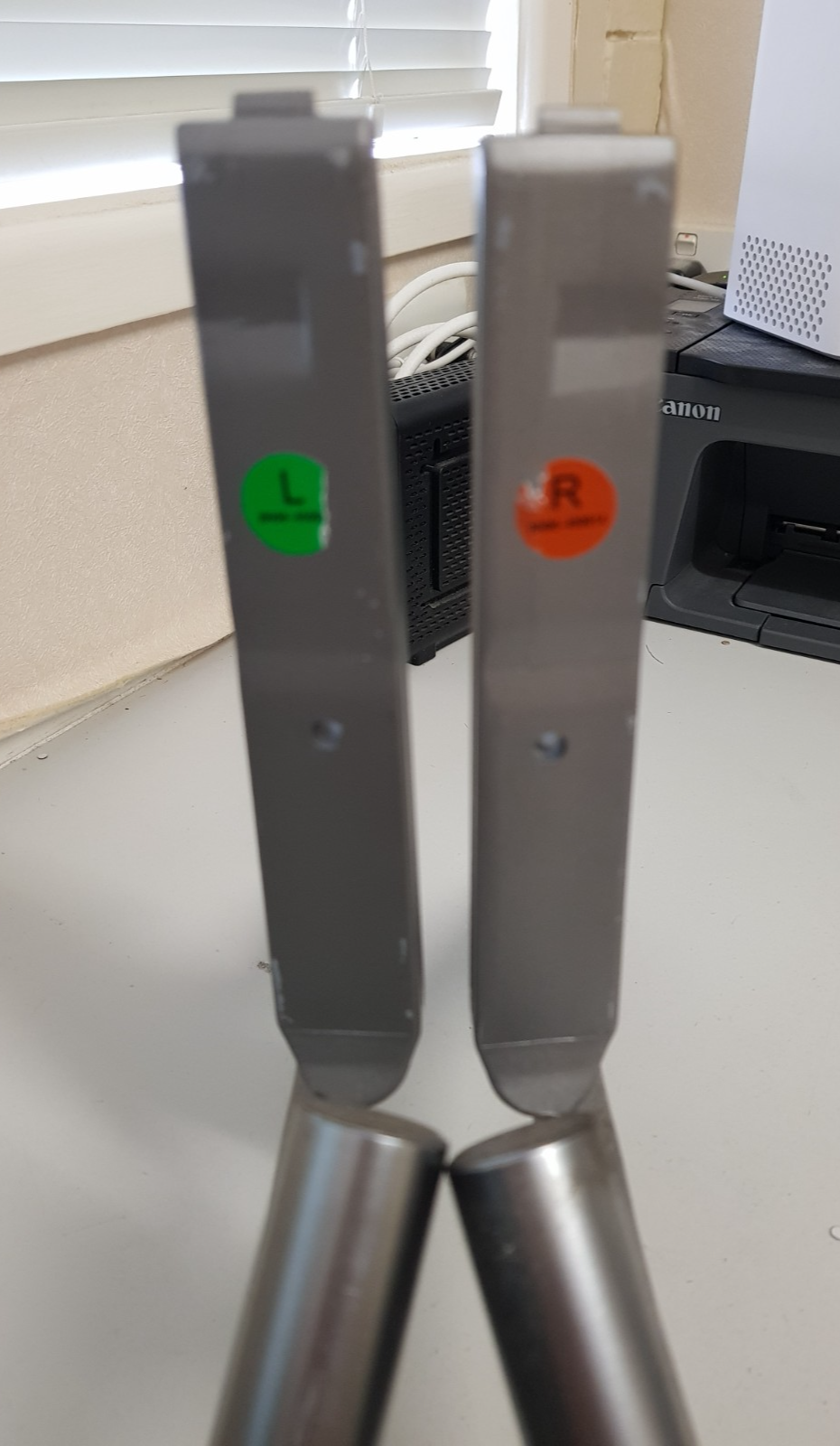 GENUINE SAMSUNG UA82NU8000 L&R FEET
