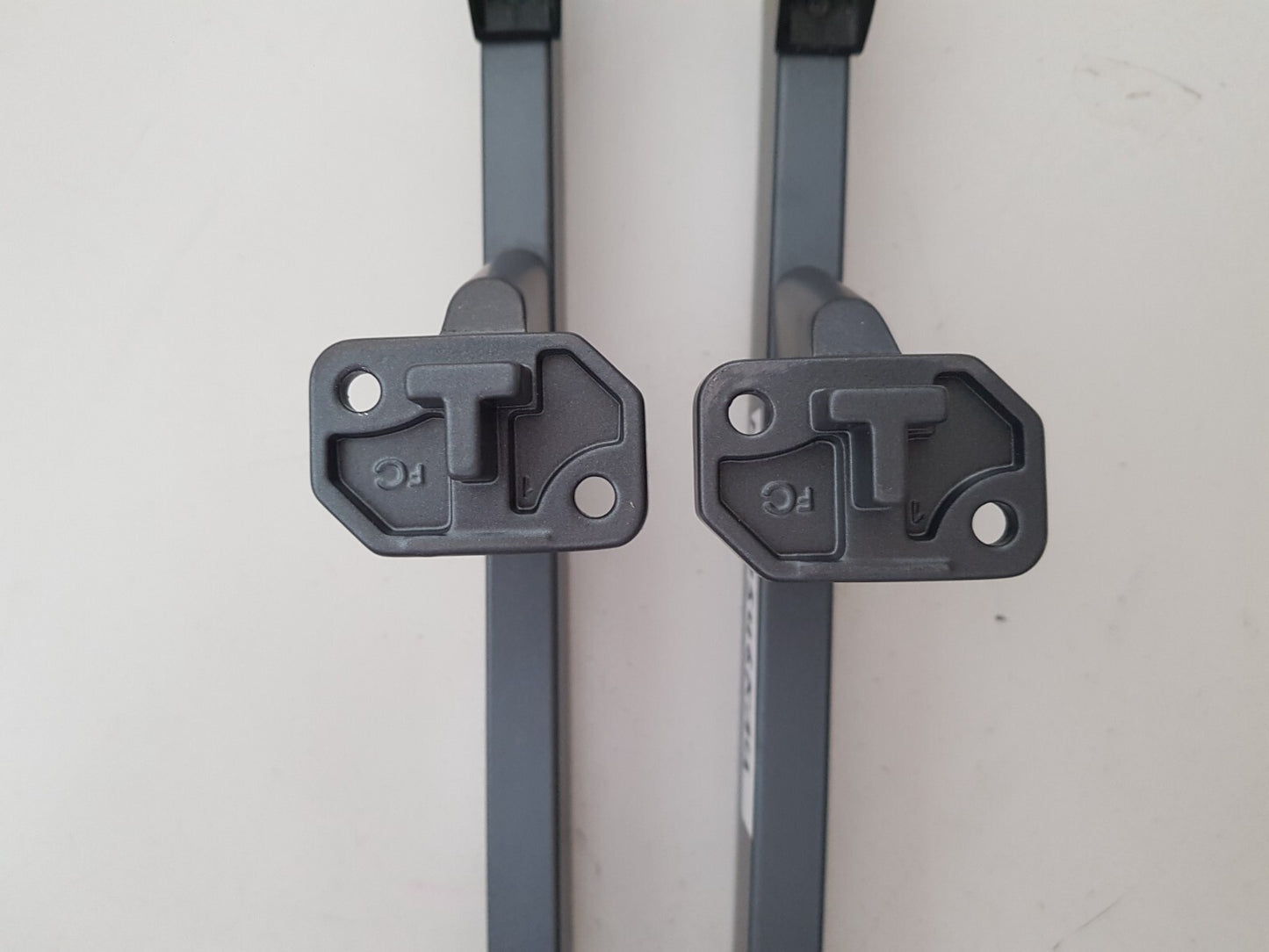 GENUINE HISENSE 75U6KAU L&R FEET & SCREWS