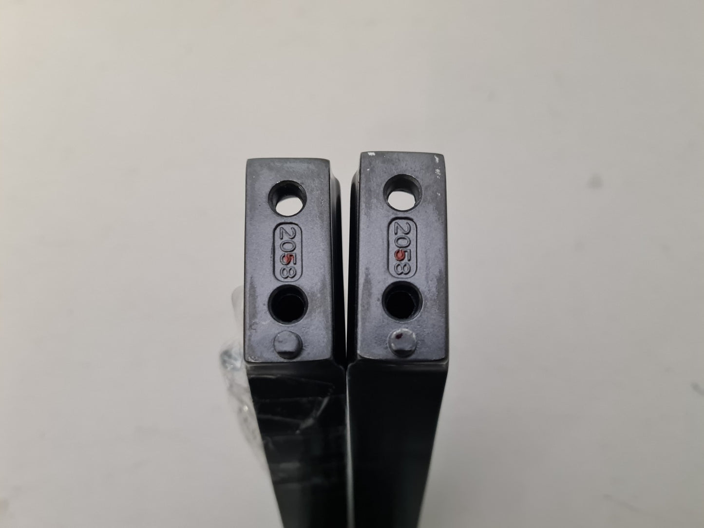 HISENSE 65U80G L&R FEET & SCREWS