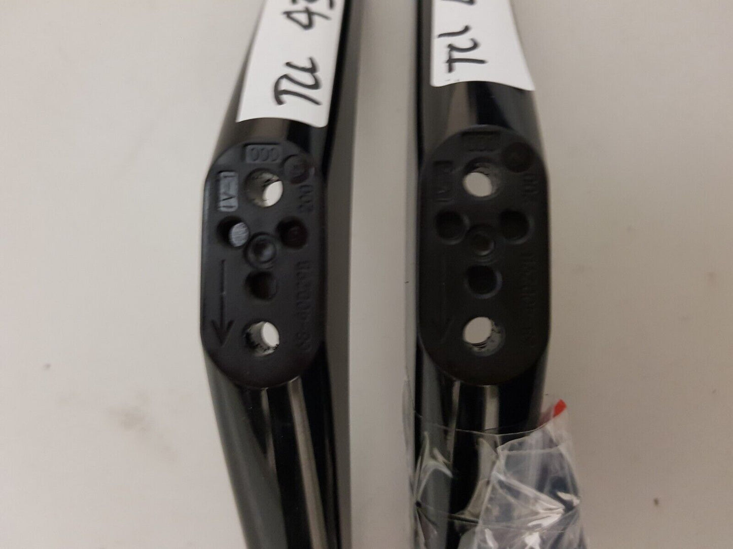 GENUINE TCL 43S625 L&R FEET & SCREWS
