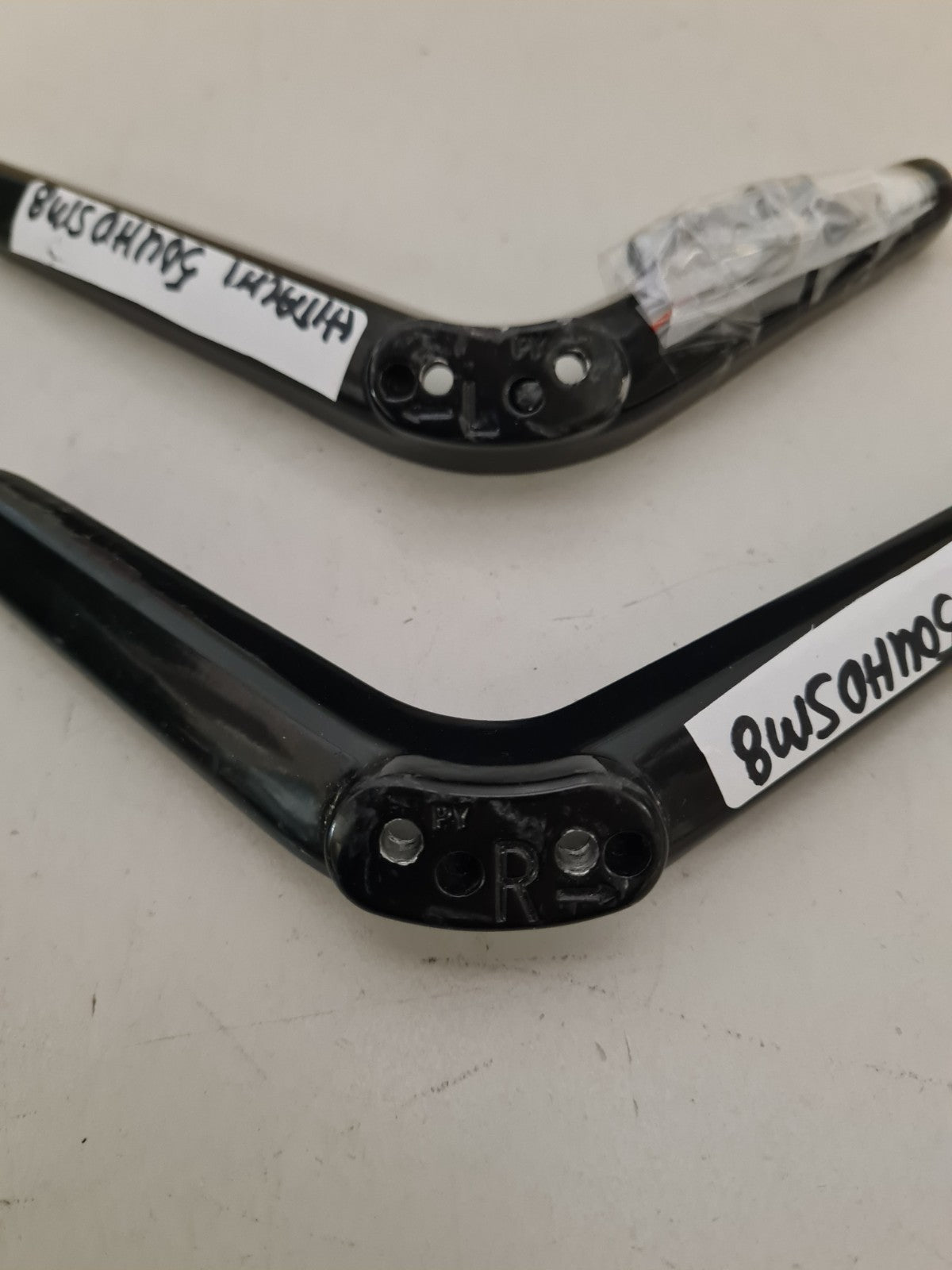 HITACHI 50UHDSM8 L&R FEET & SCREWS