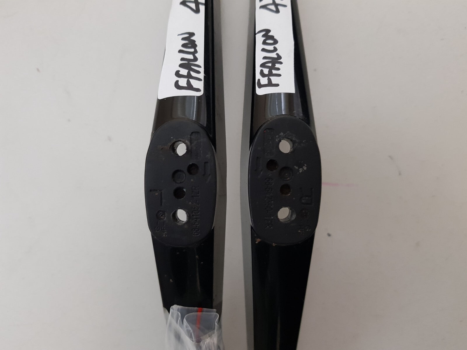 GENUINE FFALCON 43UF3 L&R FEET & SCREWS