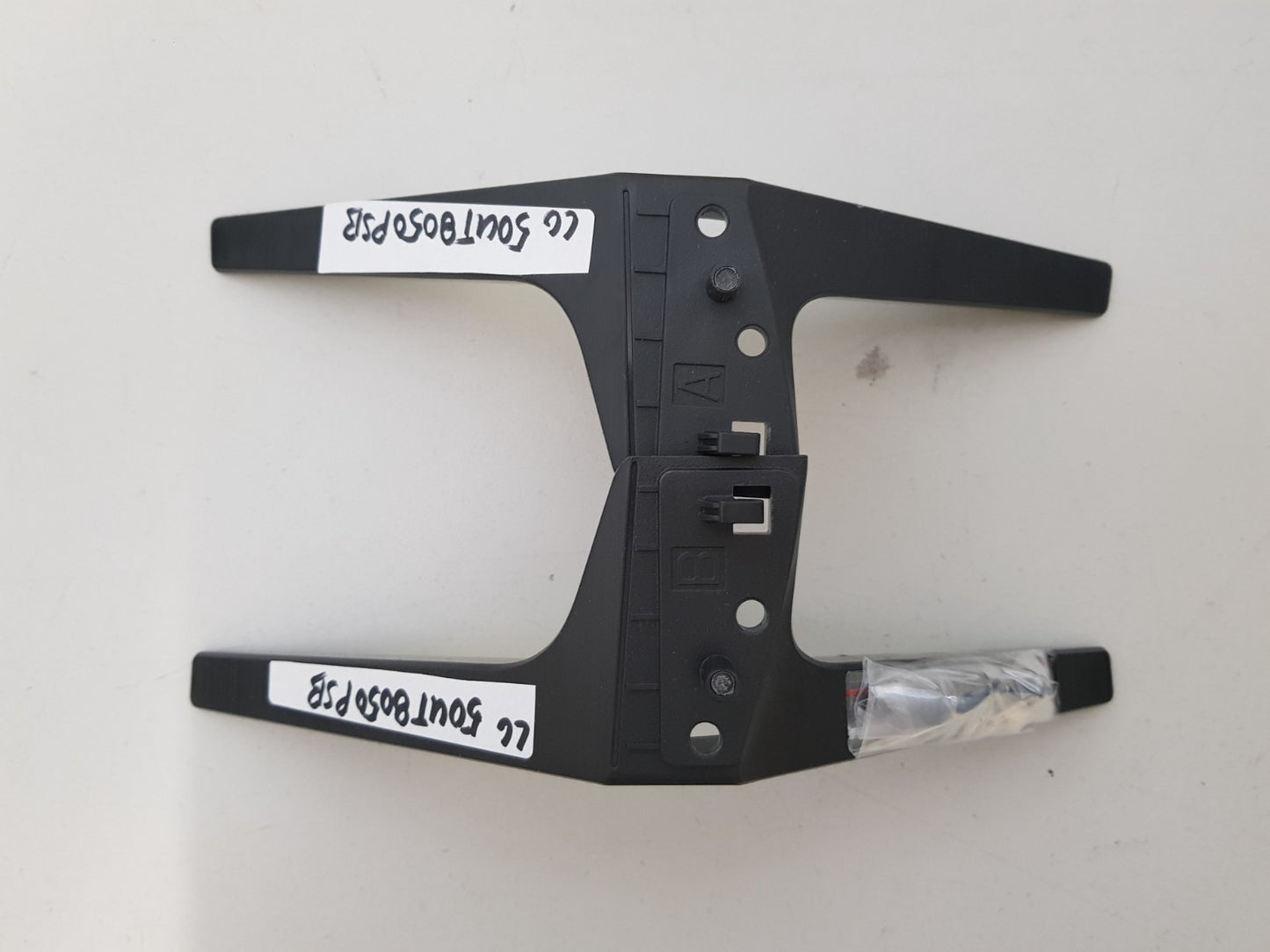 LG 50UT8050PSB L&R FEET & SCREWS