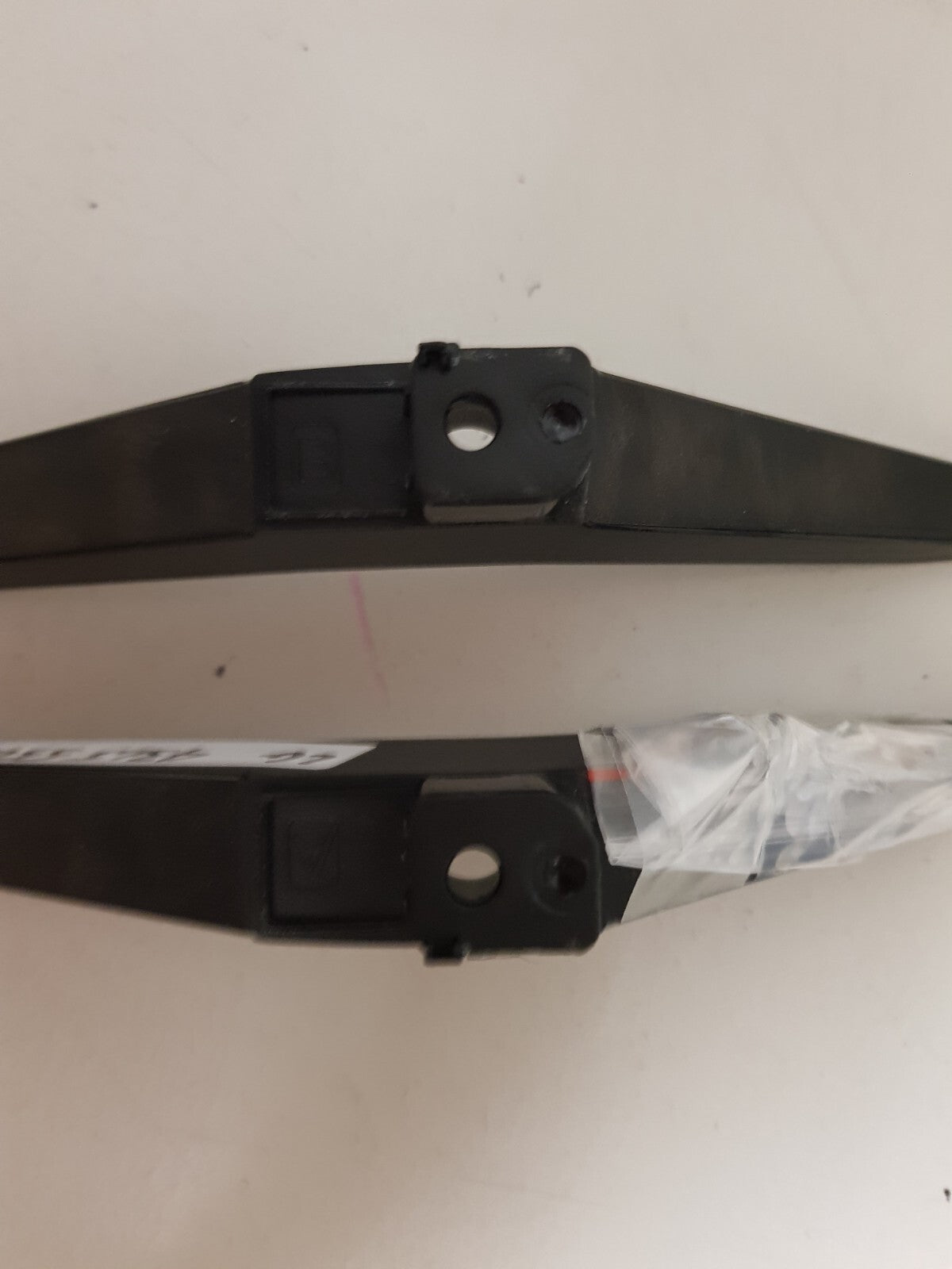 GENUINE LG 43LJ550T L&R FEET & SCREWS