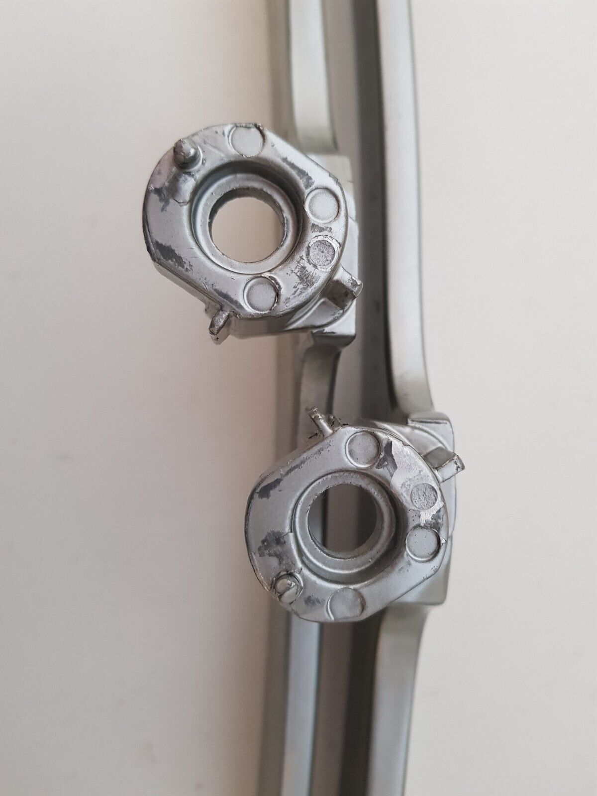 GENUINE HITACHI UZ656100 L&R FEET
