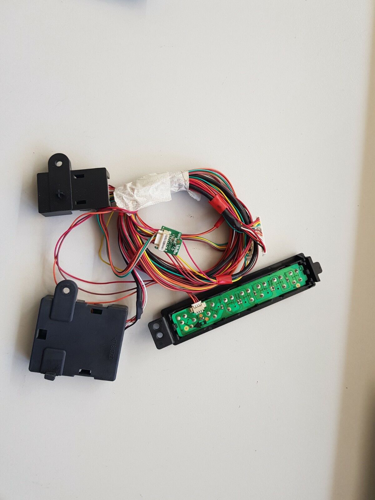 GENUINE HISENSE 60K390PAG ON/OFF BUTTONS, WIFI RF MODULE