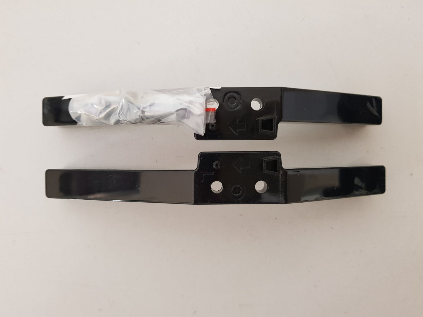 PHILIPS 32PHT6915/79 L&R FEET & SCREWS