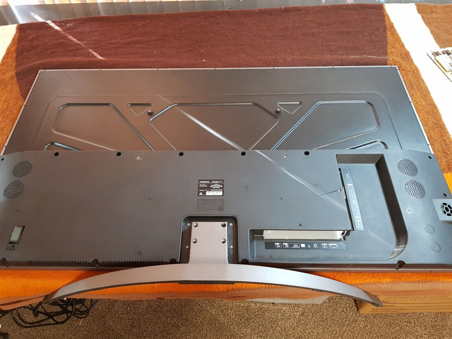GENUINE HITACHI UZ557200 STAND & SCREWS