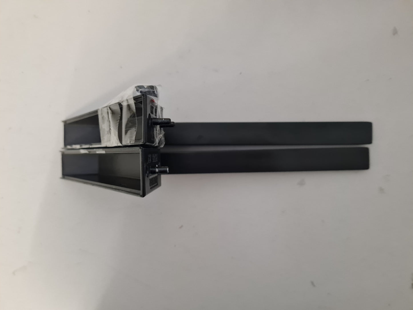 TCL 75C745 L&R FEET & SCREWS