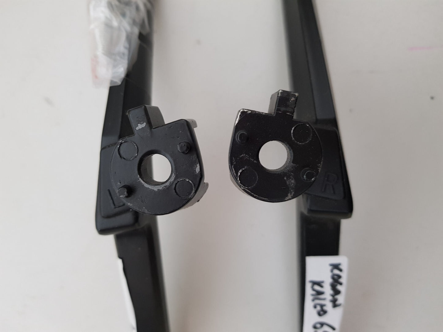 GENUINE KOGAN KALED65U94TA L&R FEET & SCREWS