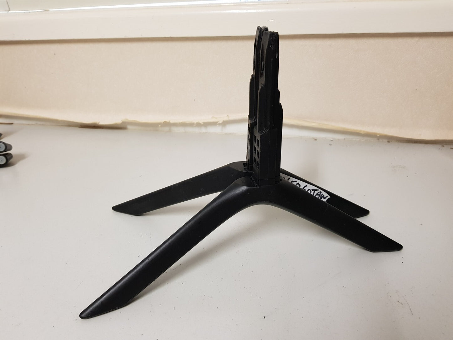 GENUINE SAMSUNG QA65Q60TAW L&R FEET
