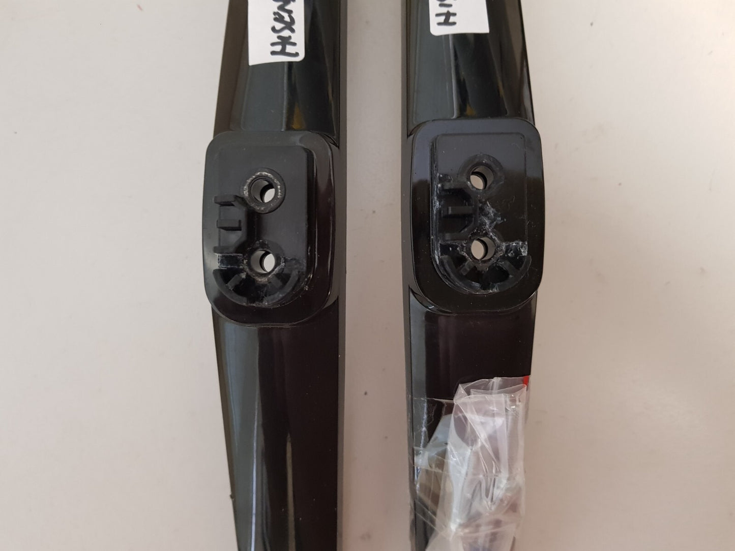 GENUINE HISENSE 50K220PW L&R FEET & SCREWS