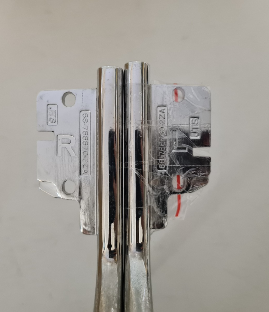 TCL 55C815 L&R FEET & SCREWS