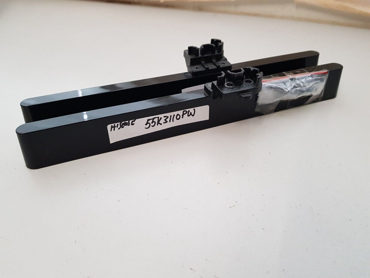 GENUINE HISENSE 55K3110PW L&R FEET & SCREWS