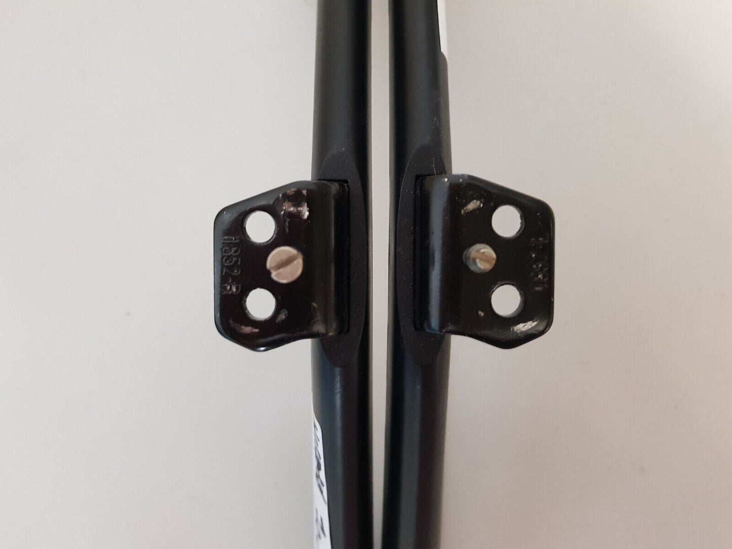GENUINE HISENSE 70S5 L&R FEET & SCREWS