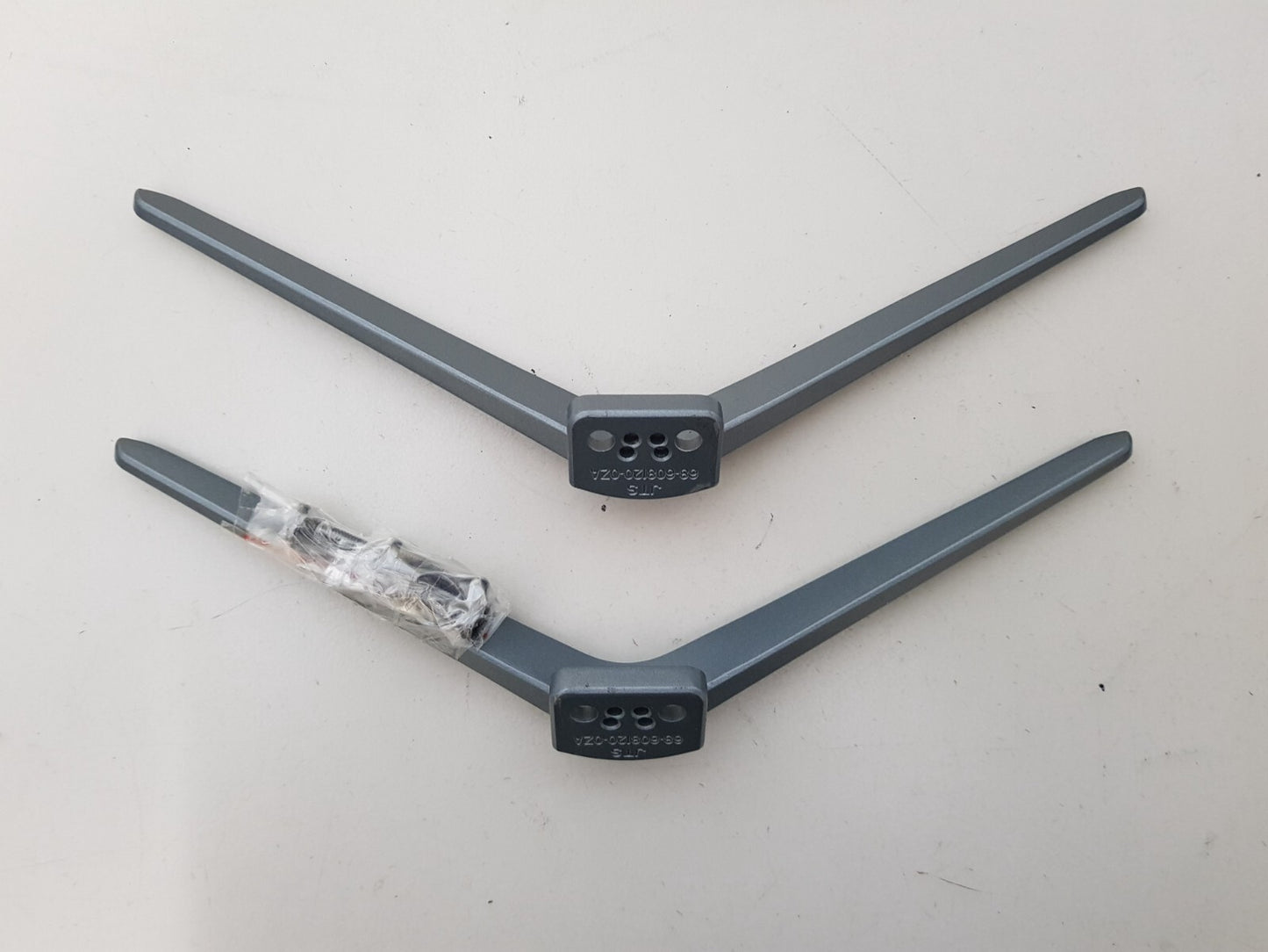 GENUINE TCL 55P8M L&R FEET & SCREWS