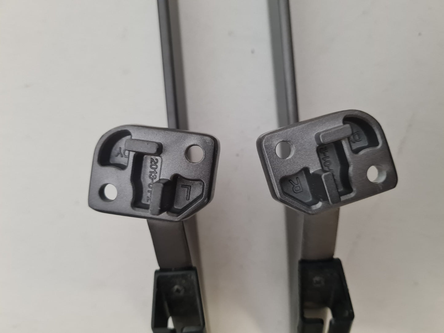 HISENSE 55A7G L&R FEET