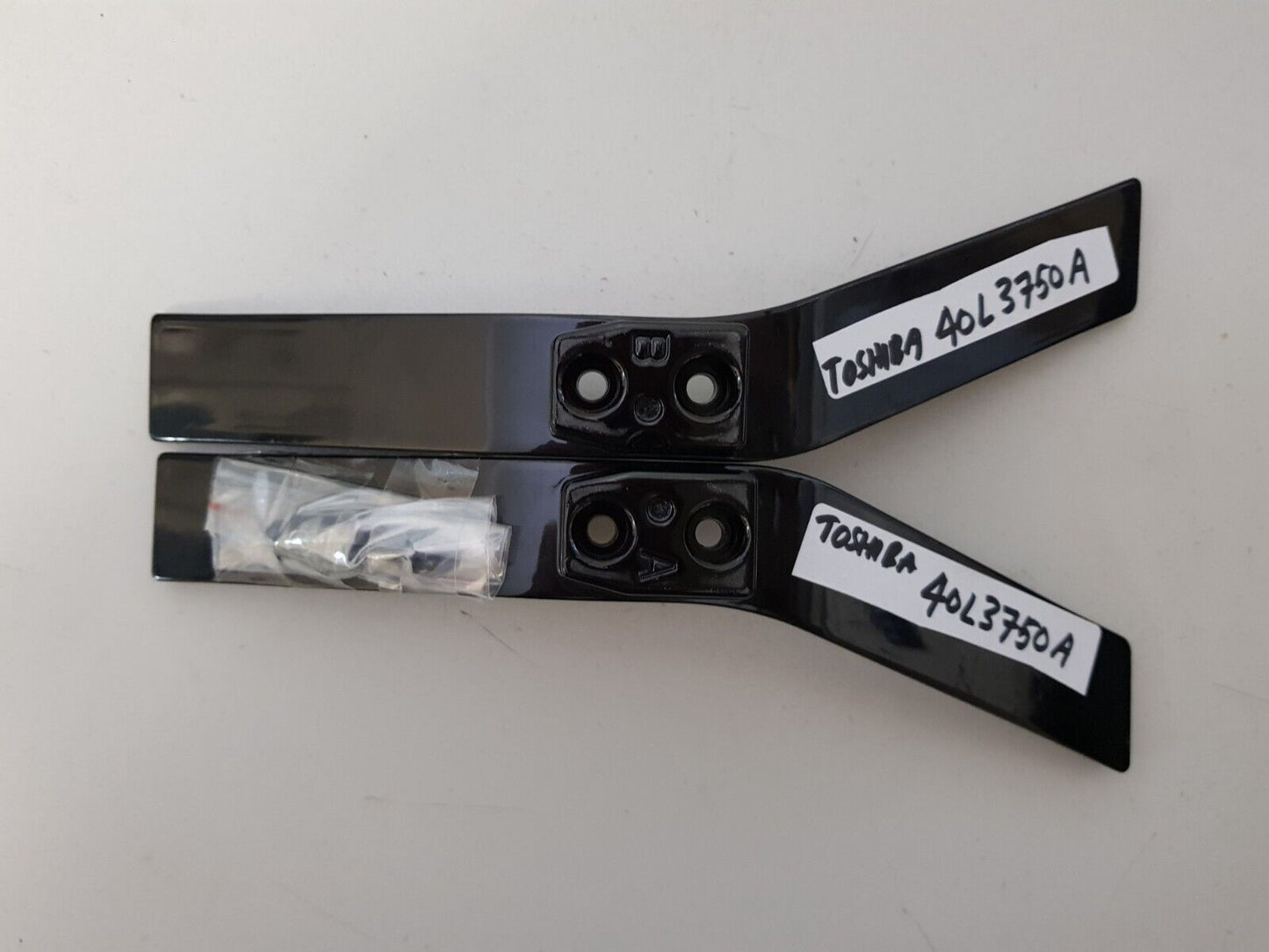 GENUINE TOSHIBA 40L3750A L&R FEET & SCREWS
