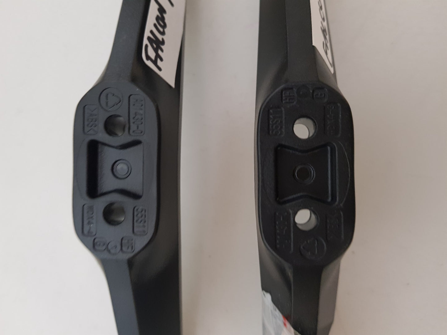 FFALCON FF50U63 L&R FEET & SCREWS