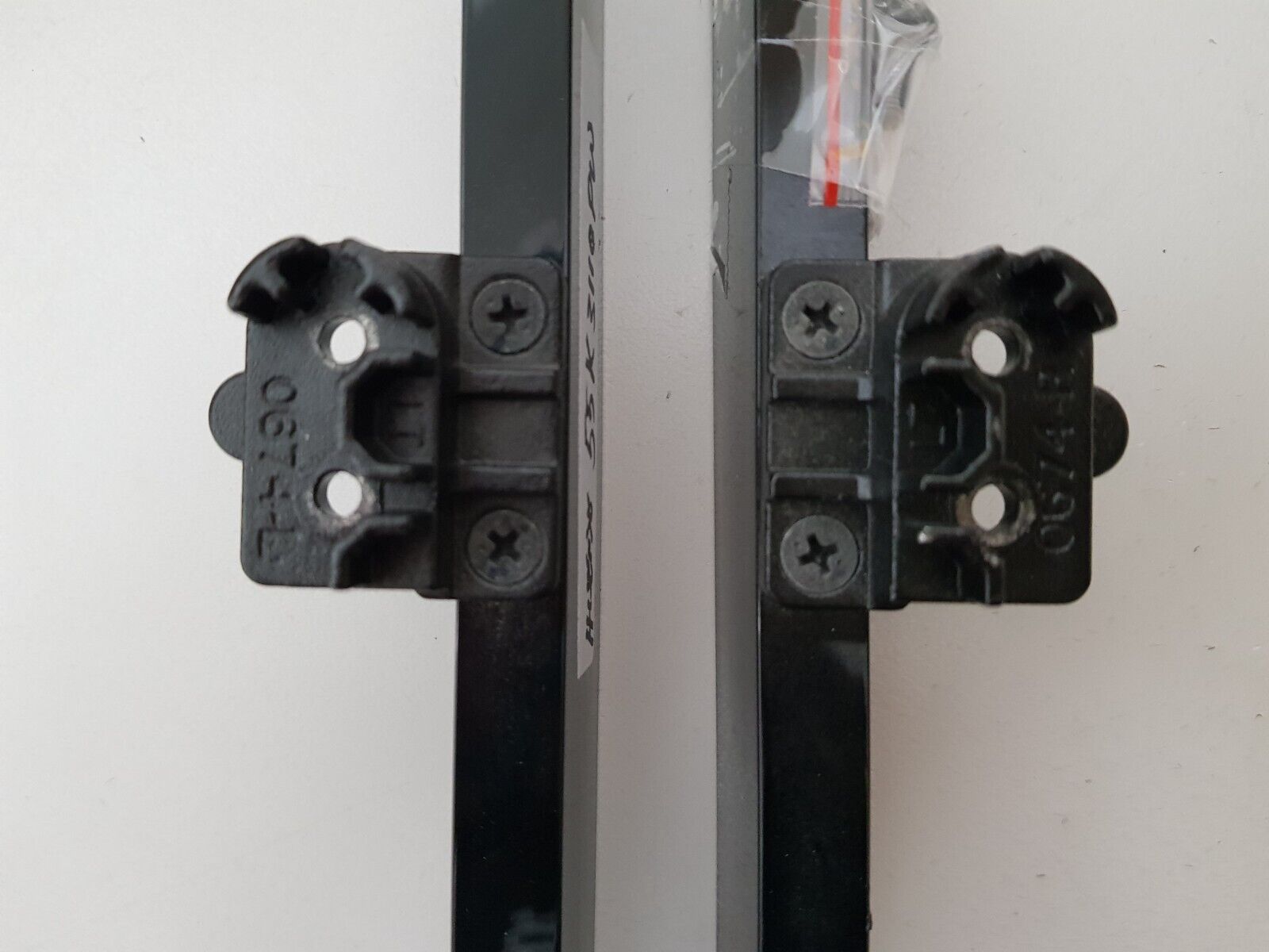 GENUINE HISENSE 55K3110PW L&R FEET & SCREWS