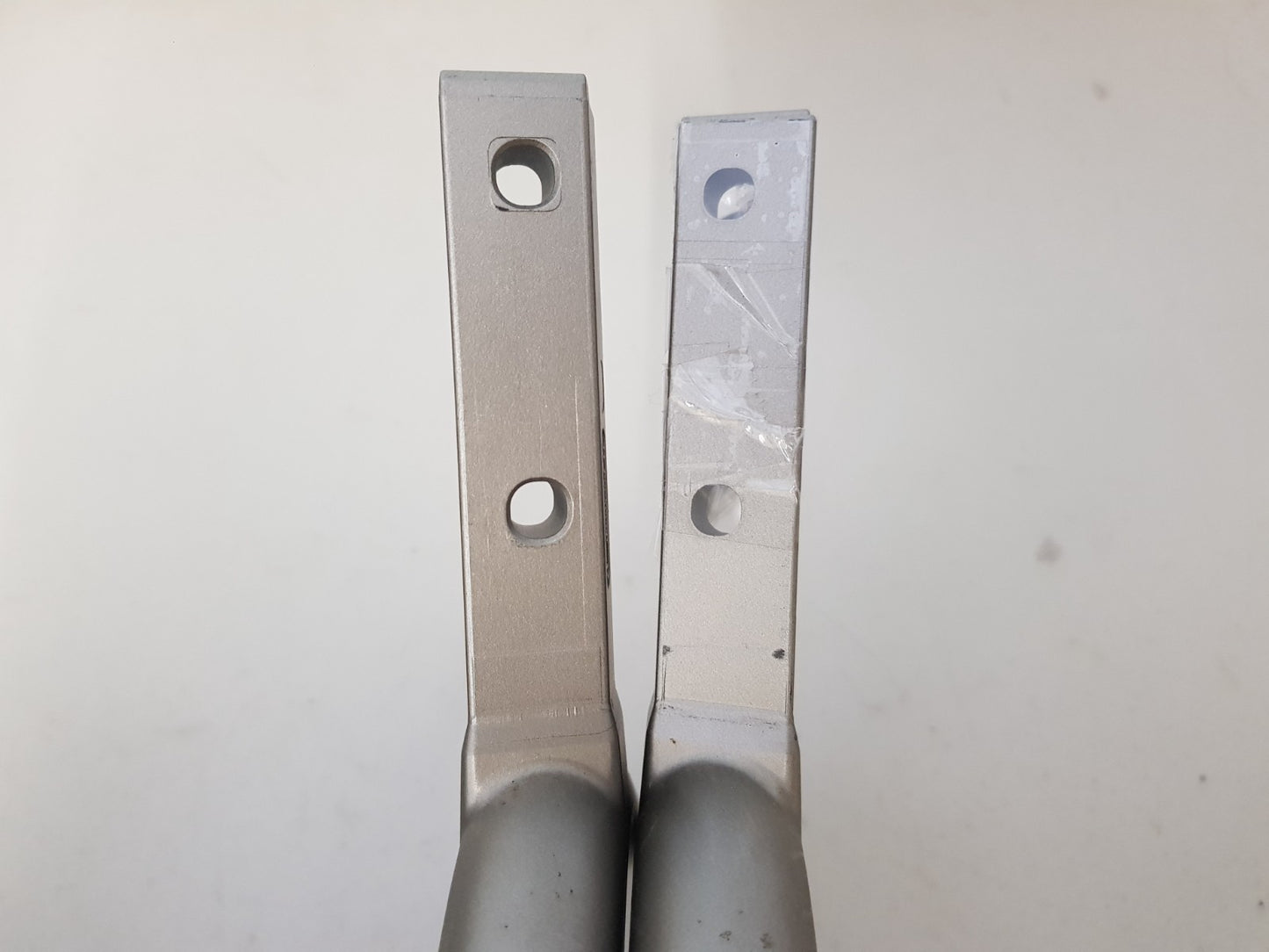 TCL 55E5900US L&R FEET & SCREWS