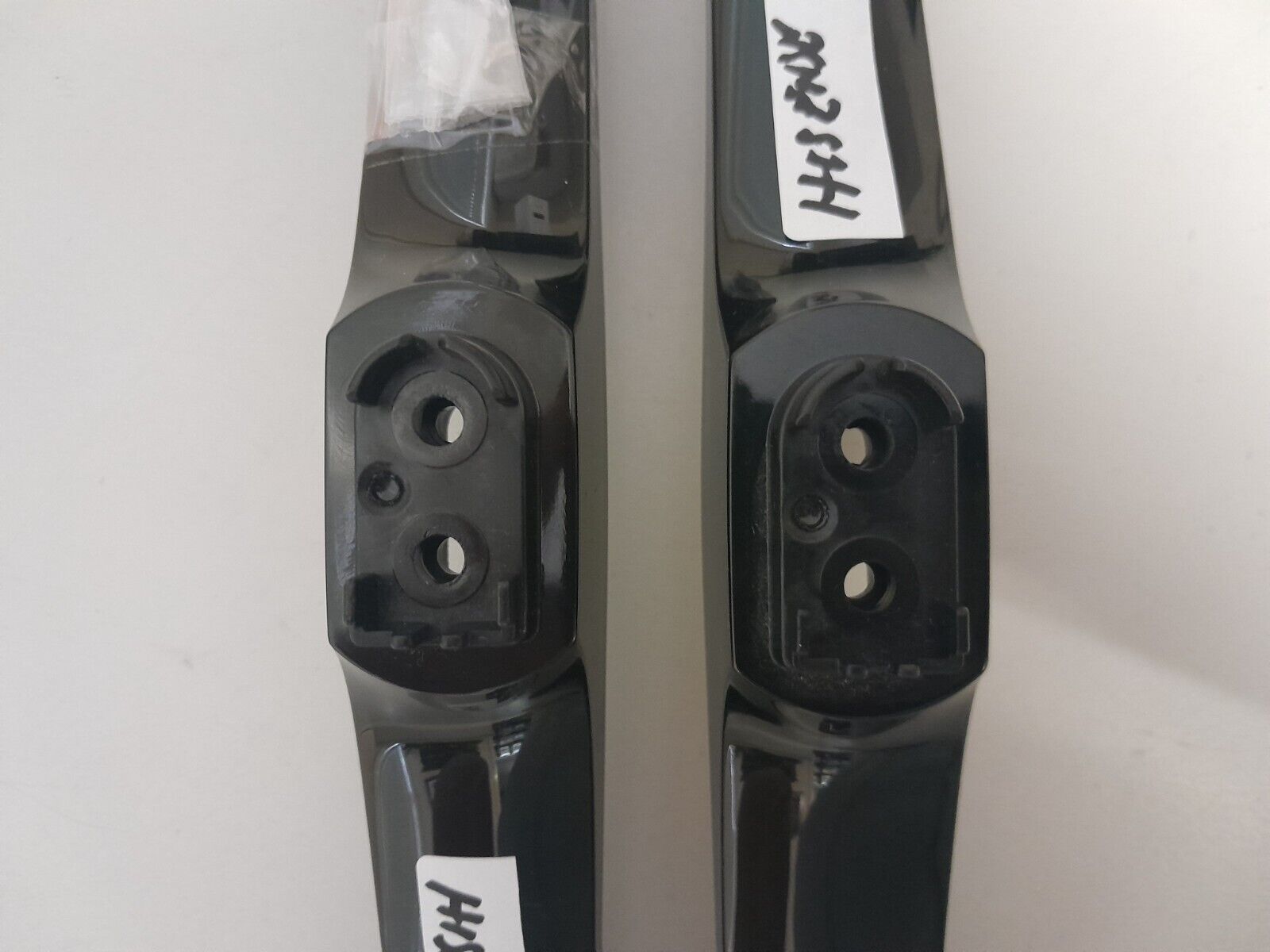 GENUINE HISENSE 49P4 L&R FEET & SCREWS