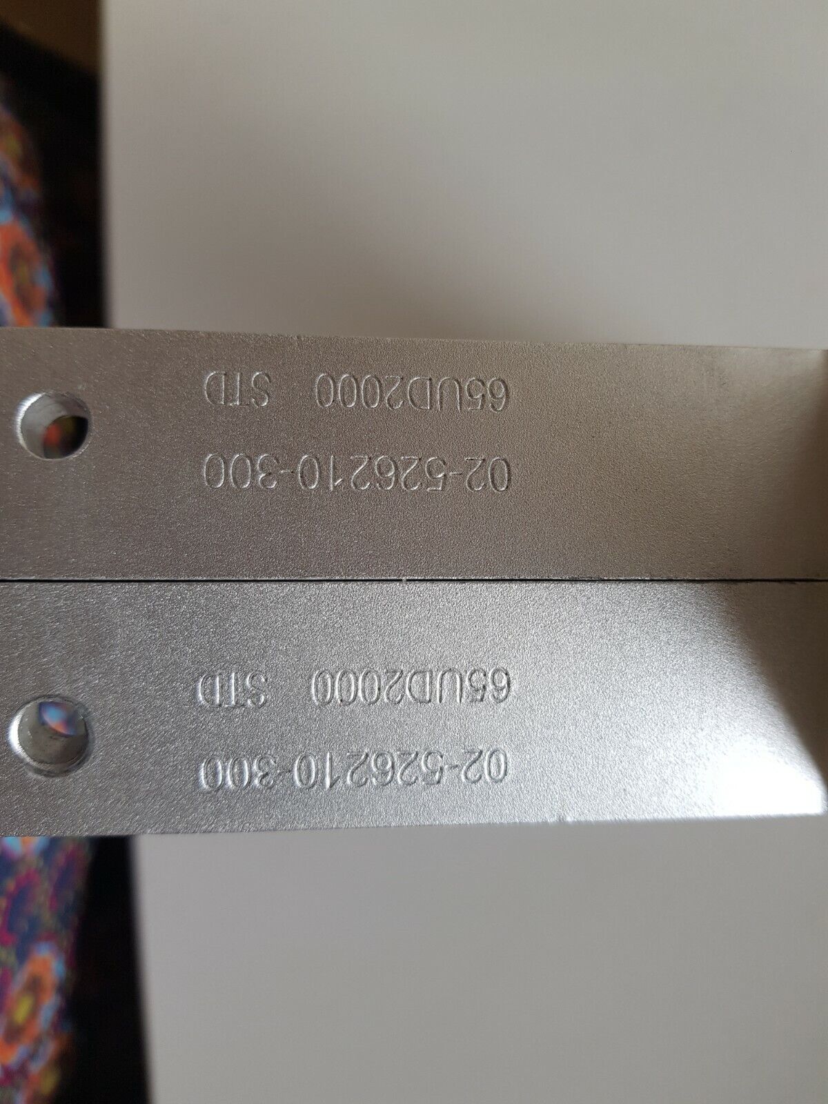 GENUINE HITACHI 65R8 L & R FEET