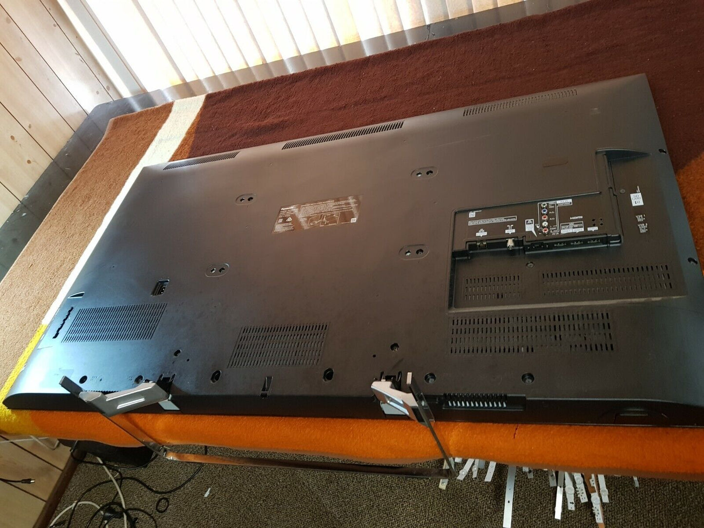 GENUINE PANASONIC TH-55AX670A STAND & SCREWS