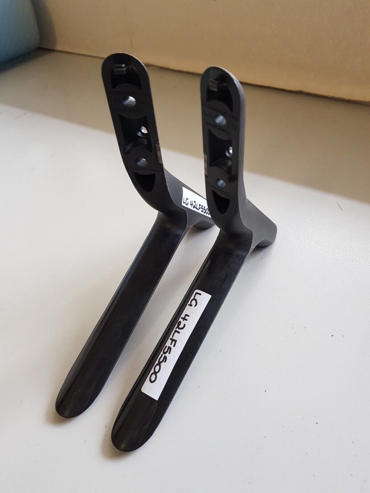 GENUINE LG 42LF5500 L&R FEET