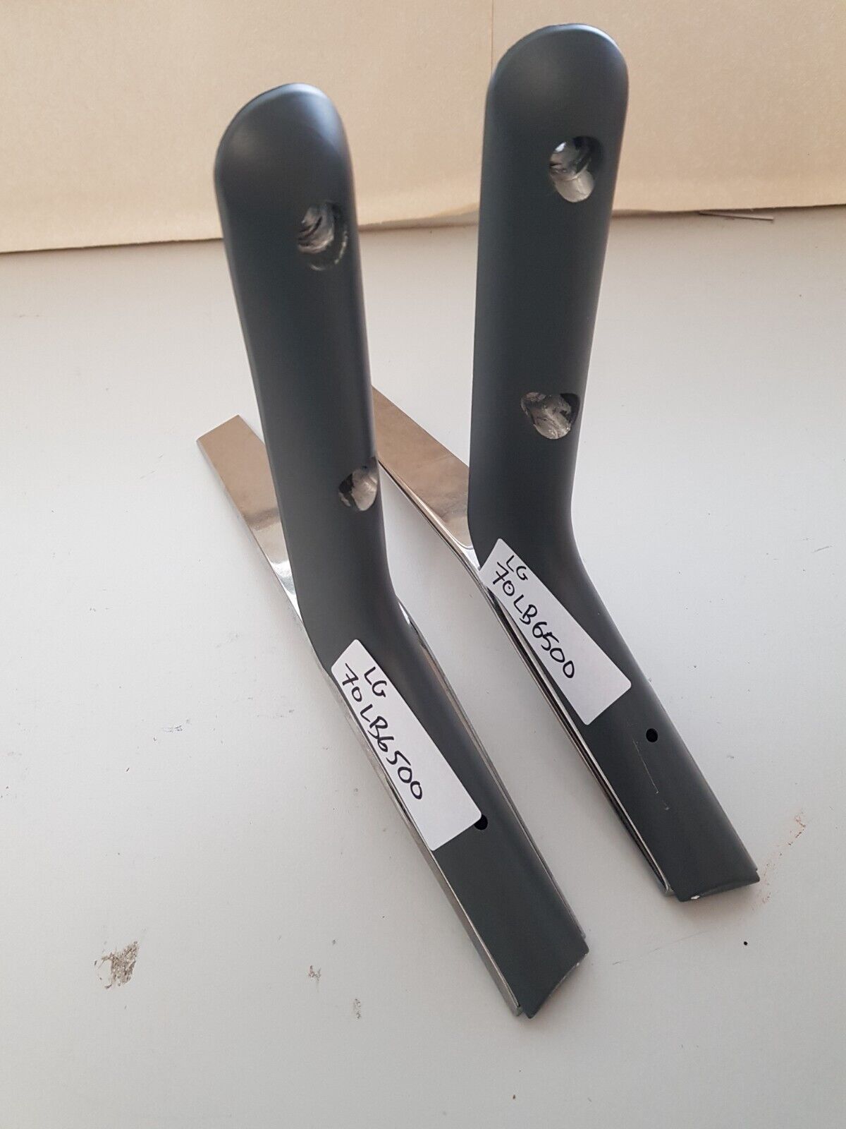 GENUINE LG 70LB6560 L&R FEET
