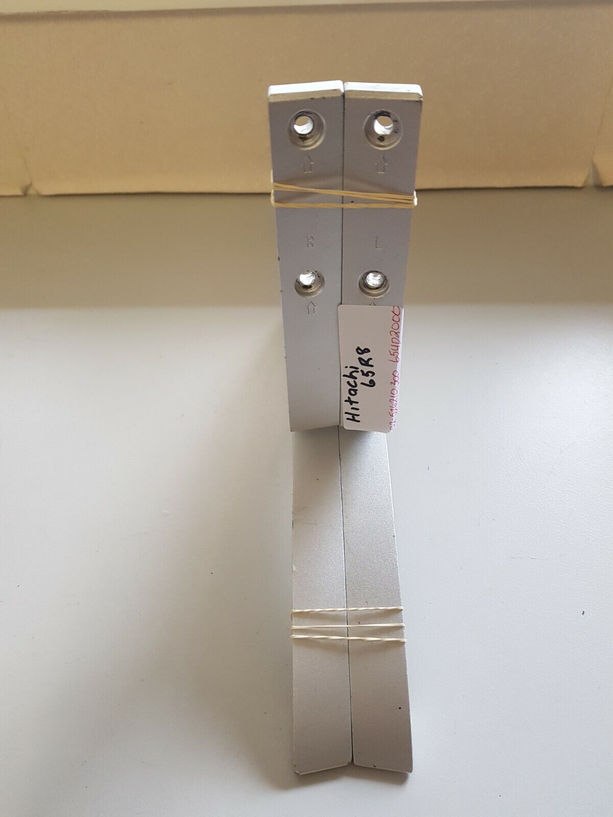 GENUINE HITACHI 65R8 L & R FEET