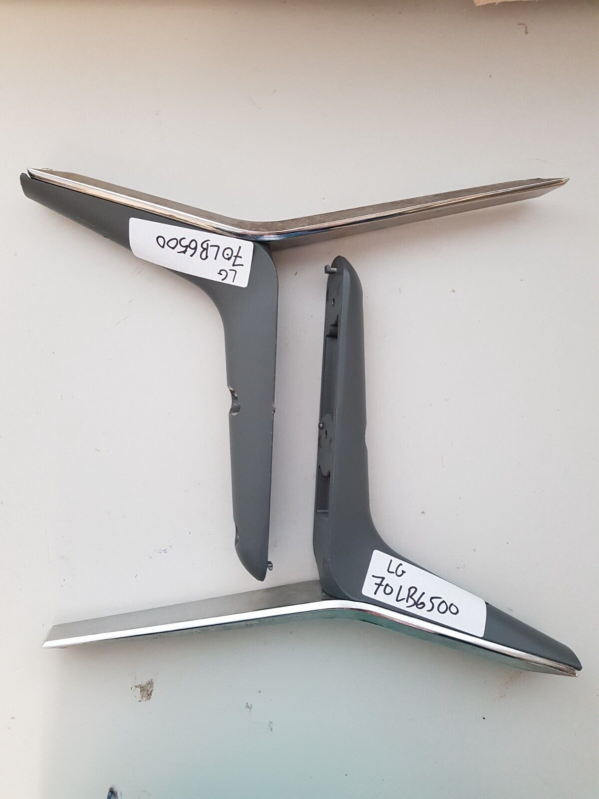 GENUINE LG 70LB6560 L&R FEET