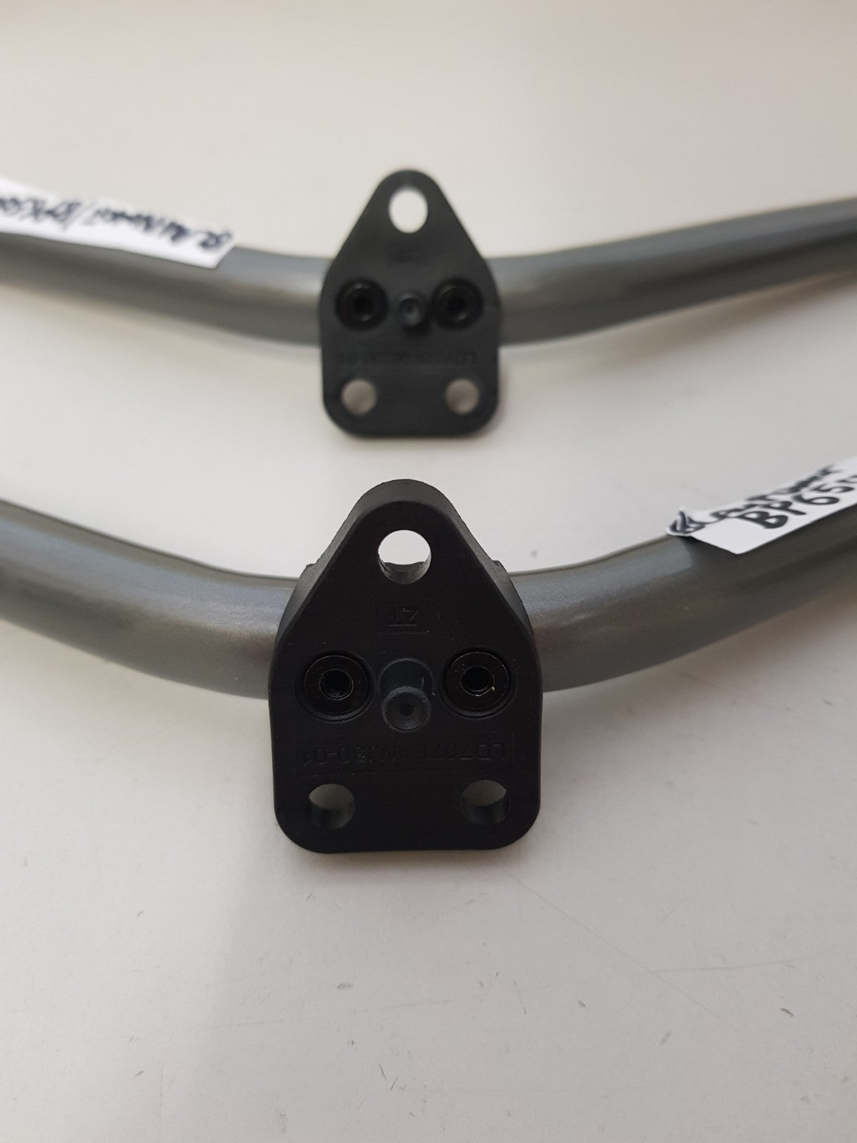 BLAUPUNKT BP650USG9900 L&R FEET & SCREWS