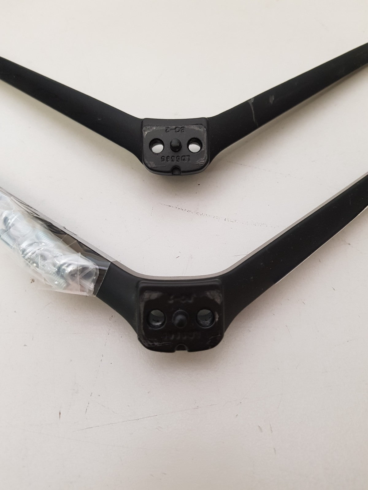 JVC LT-58N7115A L&R FEET & SCREWS