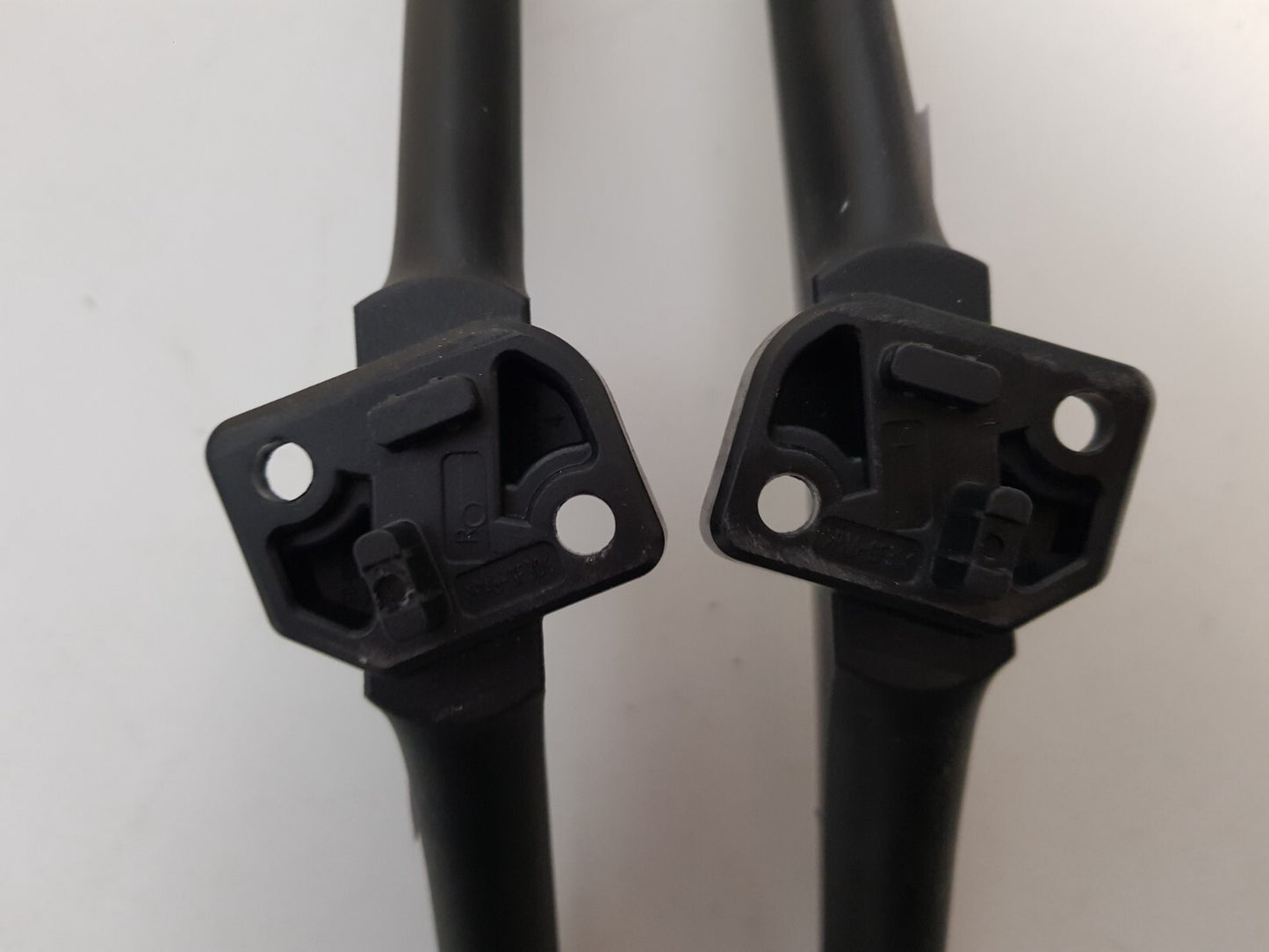 GENUINE HISENSE 58A6HAU L&R FEET & SCREWS