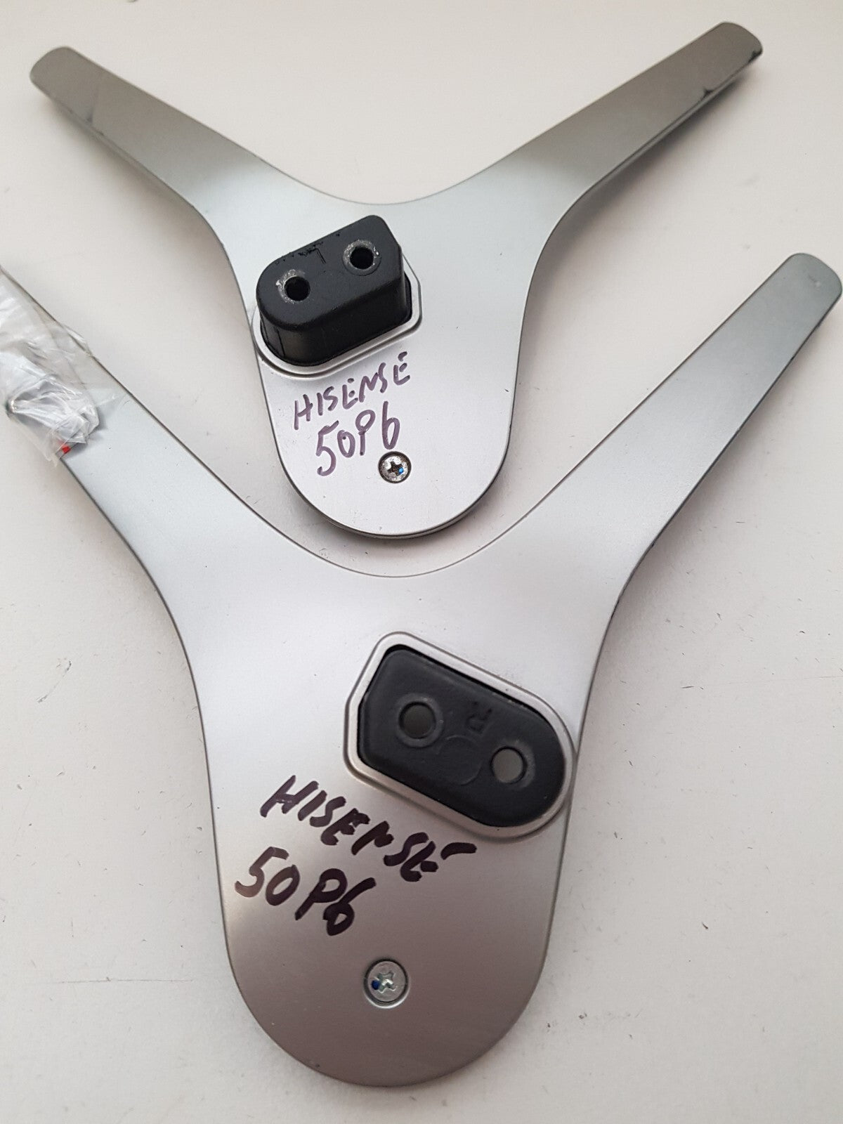 GENUINE HISENSE 50P6 L&R FEET & SCREWS