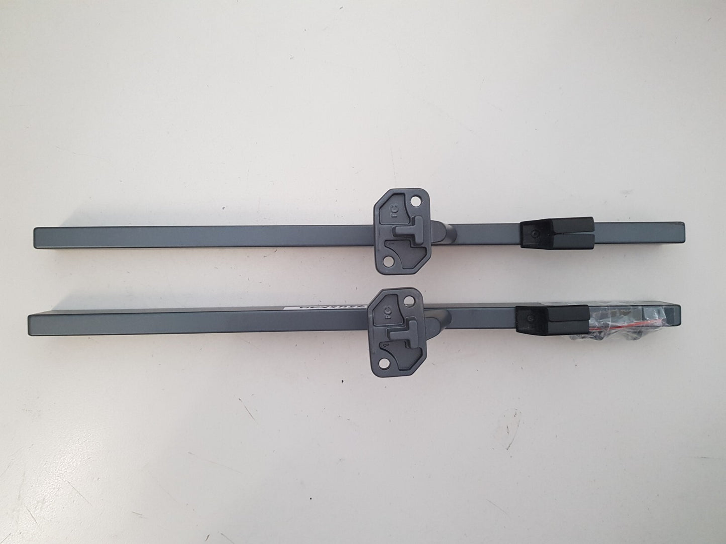 GENUINE HISENSE 75U6KAU L&R FEET & SCREWS