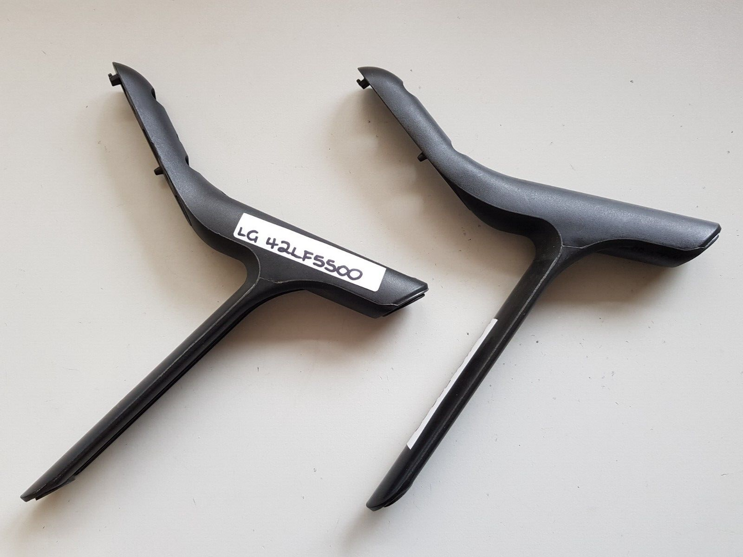 GENUINE LG 42LF5500 L&R FEET