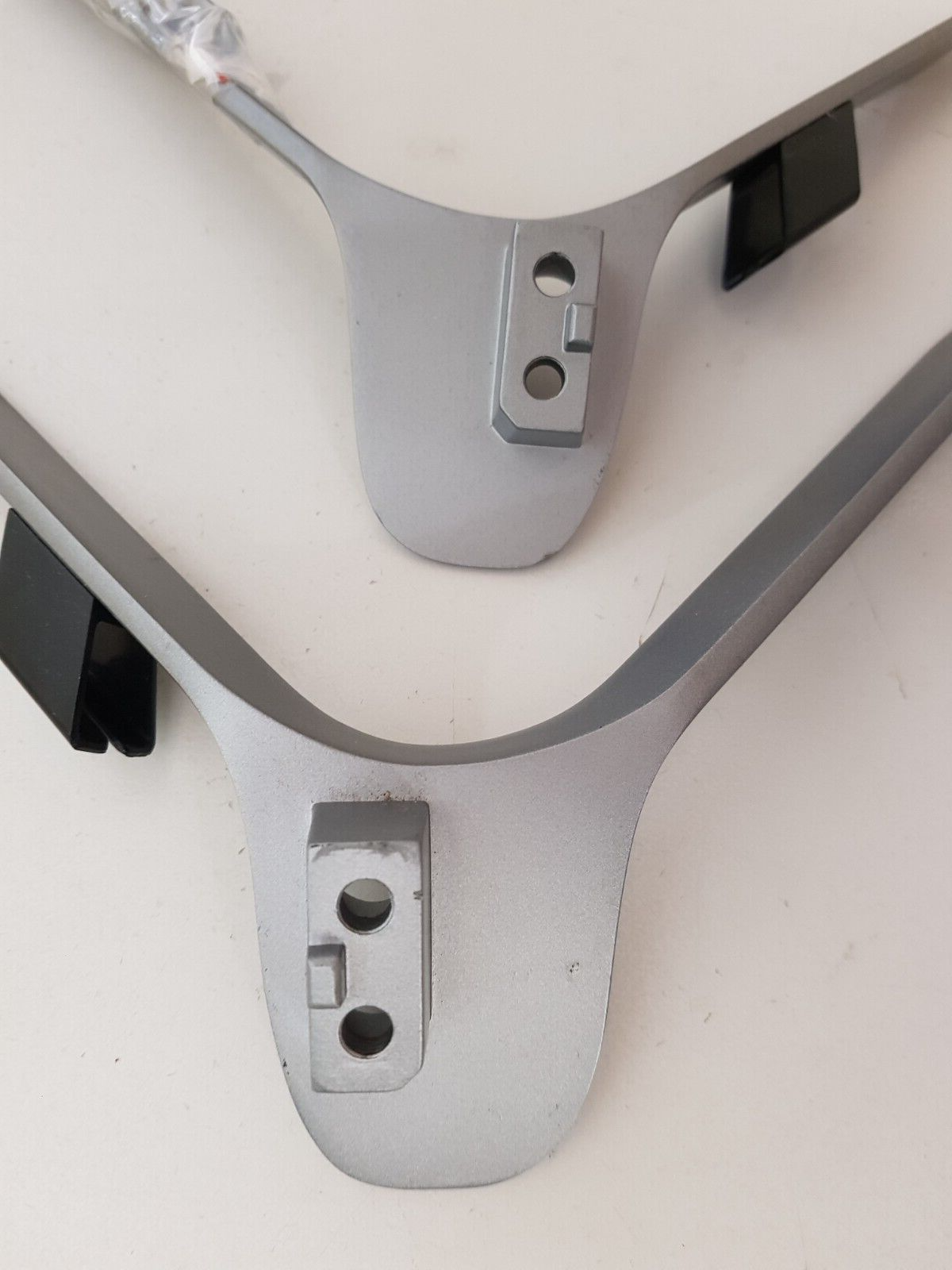 GENUINE HISENSE 55S8 L&R FEET & SCREWS